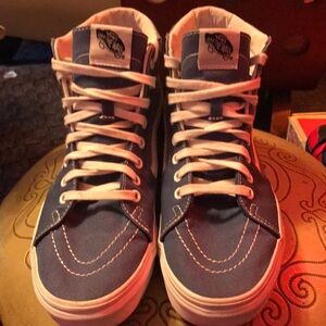 Vans Hi top M:9 W10.5  worlds #1 skateboard  shoe